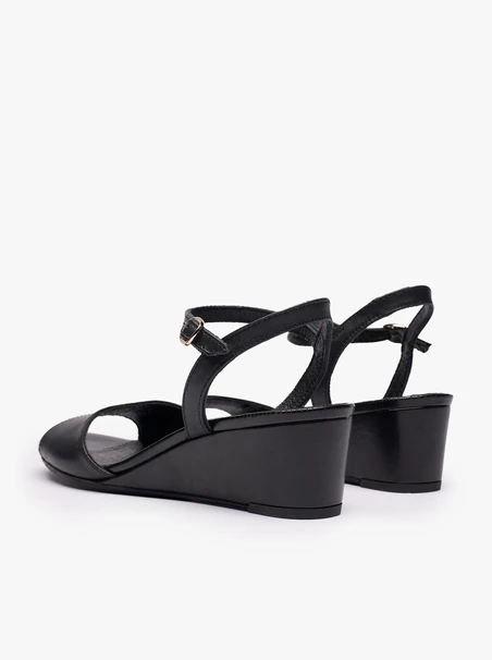 Schwarze Plateausandalen