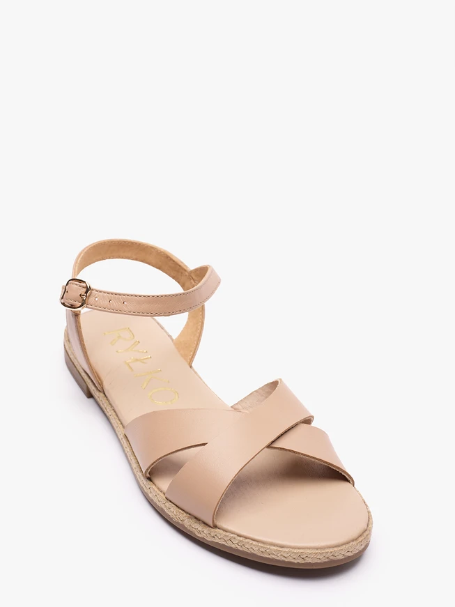 Beigefarbene Sandalen aus genarbtem Leder
