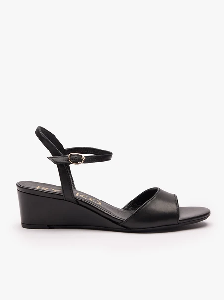 Schwarze Plateausandalen