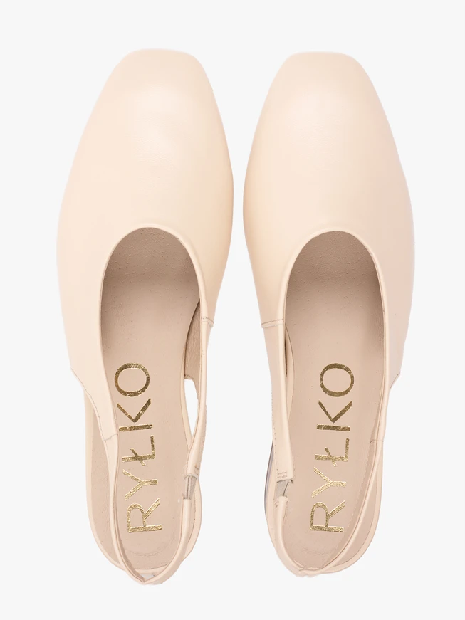 Cremefarbene Slingback-Pumps ohne Absatz