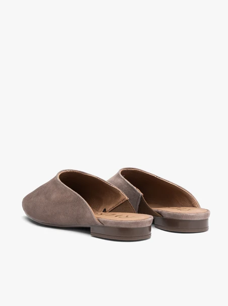 Szare klapki mule