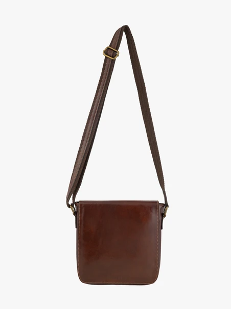 Hellbraune Tasche aus Leder und Stoff