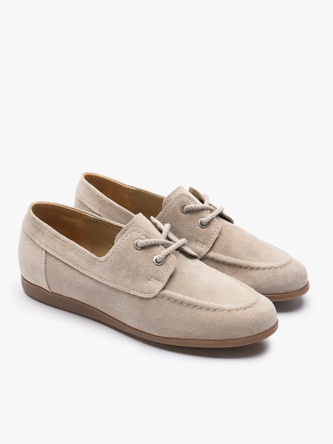 Sandfarbene Freizeithalbschuhe mit Schnürung