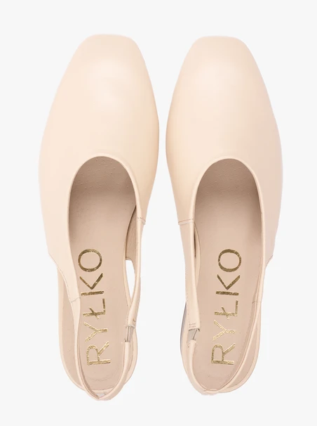Cremefarbene Slingback-Pumps ohne Absatz