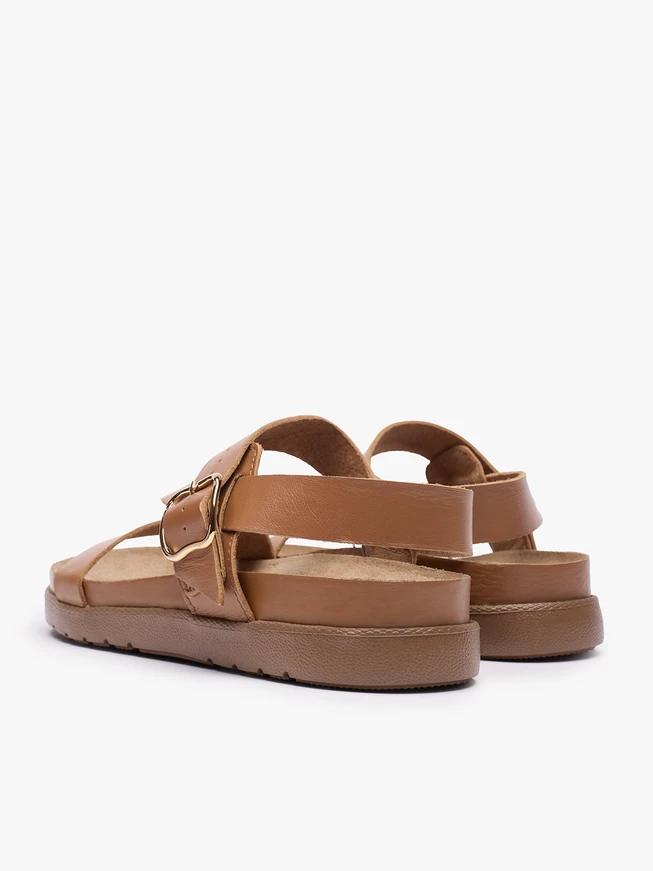 Sandalen aus braunem genarbtem Leder