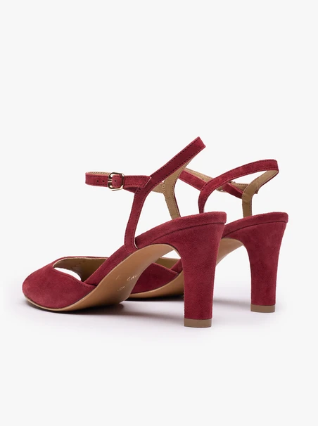Kastanienbraune Sandalen mit Absatz