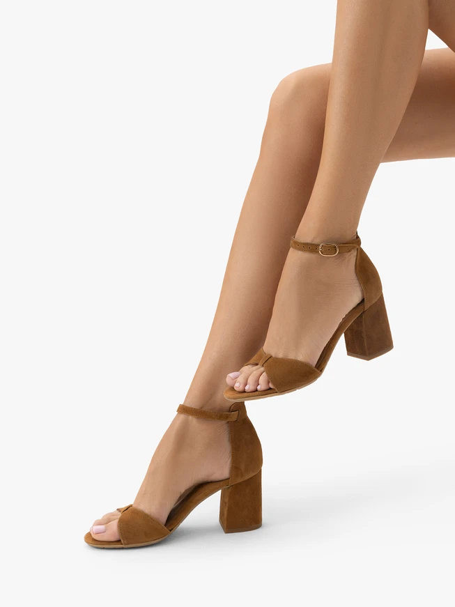Braune elegante Stiletto-Sandalen