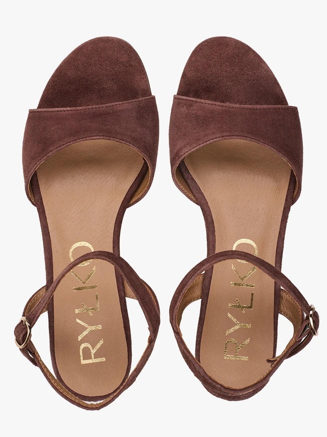 Braune Clutch-Sandalen