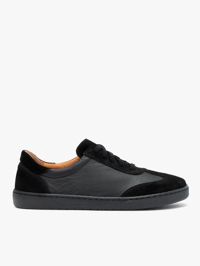Schwarze Halbstiefel aus genarbtem Leder und Velours