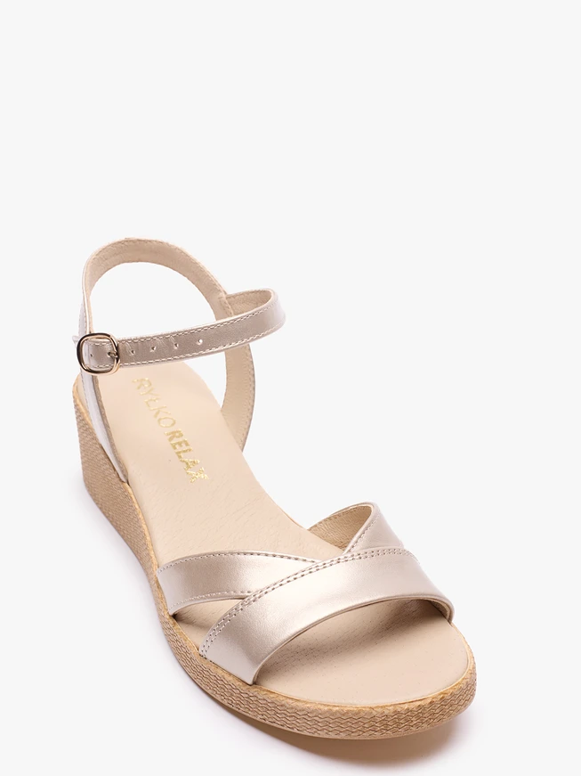 Plateausandalen aus Platin