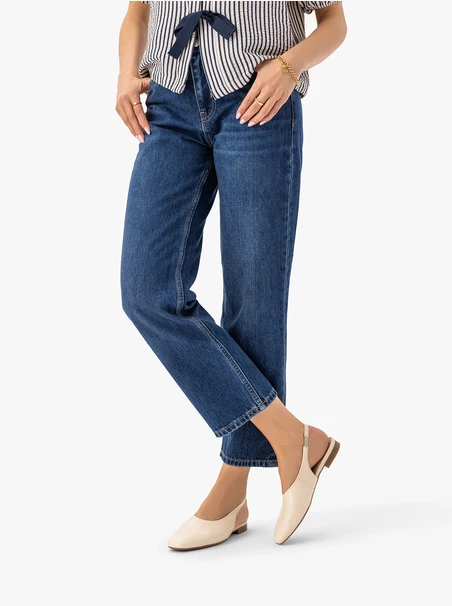 Cremefarbene Slingback-Pumps ohne Absatz