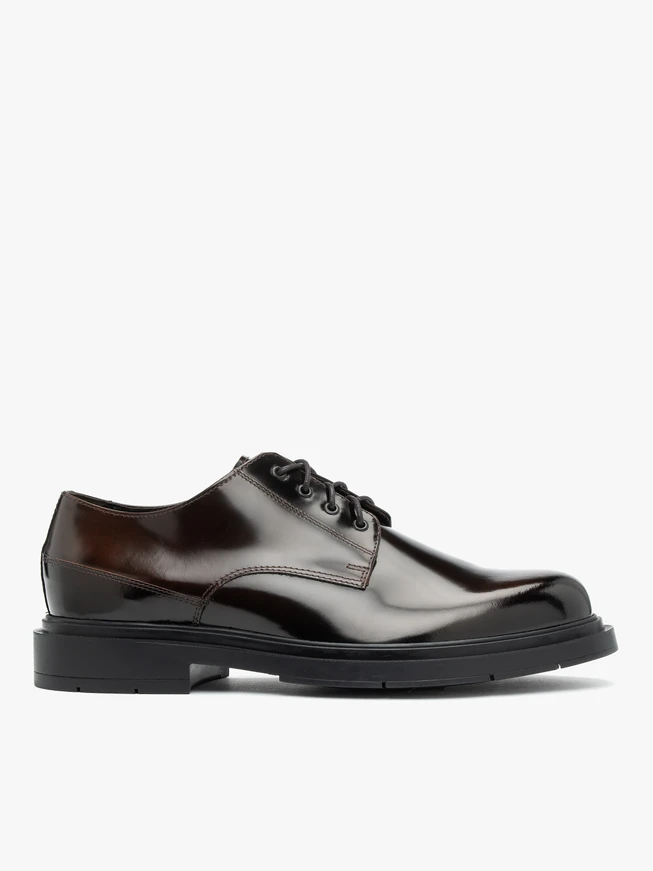 Schwarz lackierte Halbschuhe