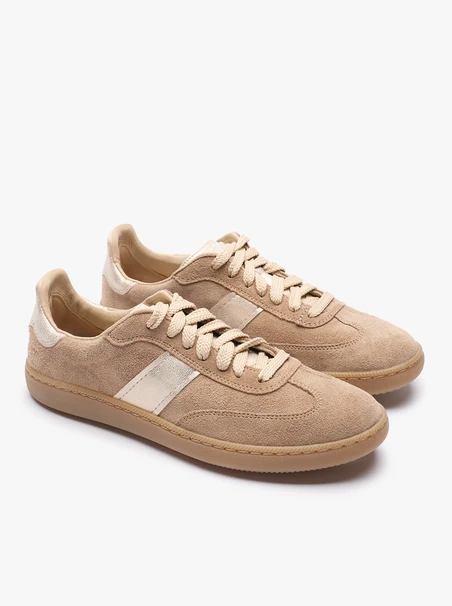 Piaskowe buty sportowe z platynowym paskiem