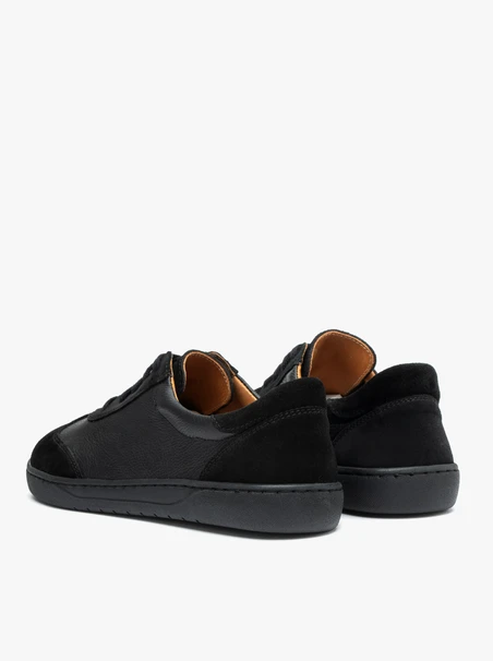 Schwarze Halbstiefel aus genarbtem Leder und Velours