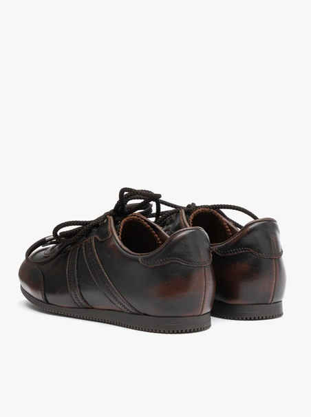Schattierte Sporthalbschuhe