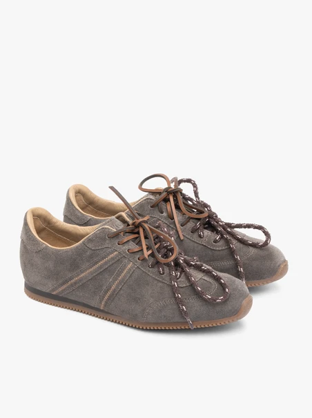 Graue Veloursleder-Sporthalbschuhe