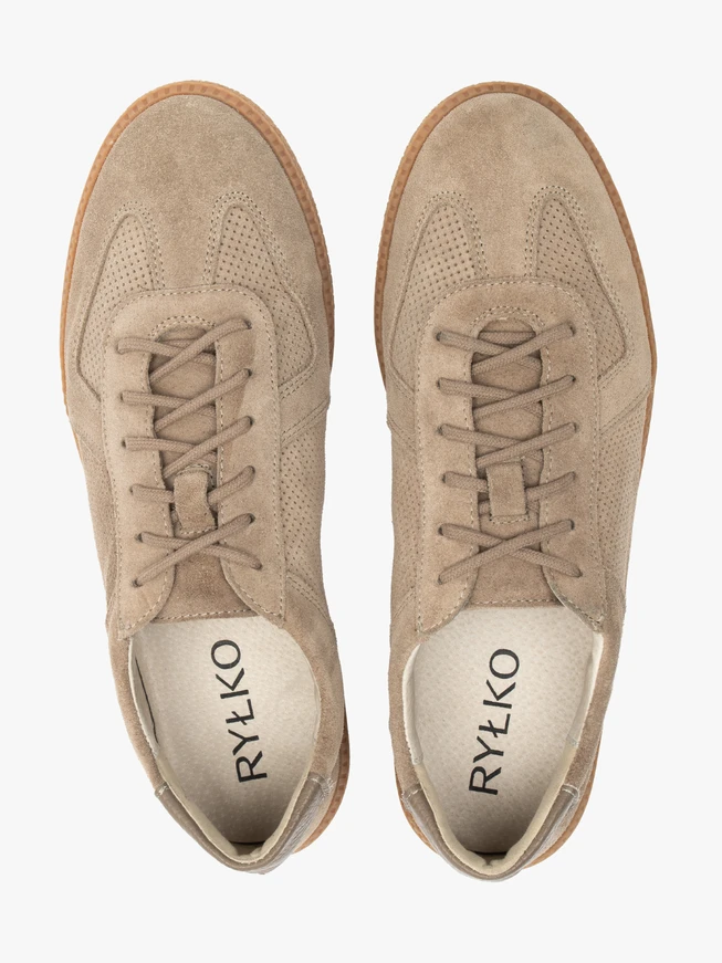 Beige halbe Sportschuhe mit Perforationen