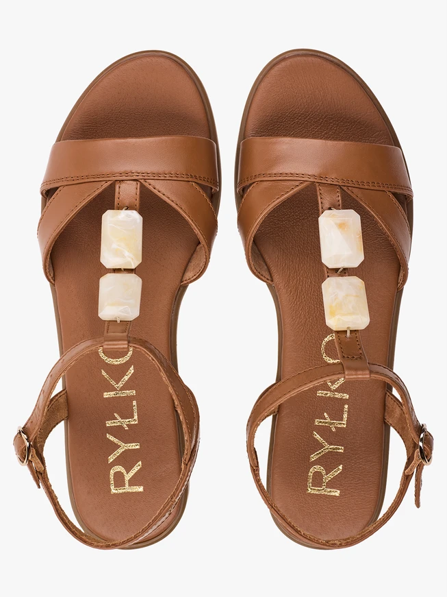 Hellbraune Sandalen mit Verzierung