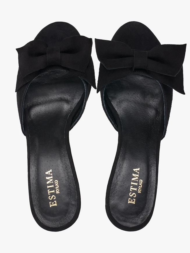Schwarze Flip-Flops mit Schleife