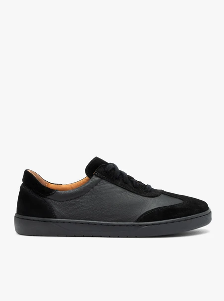 Schwarze Halbstiefel aus genarbtem Leder und Velours