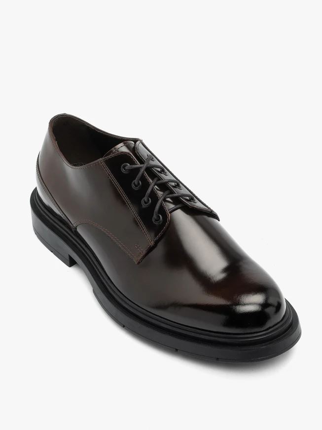 Schwarz lackierte Halbschuhe