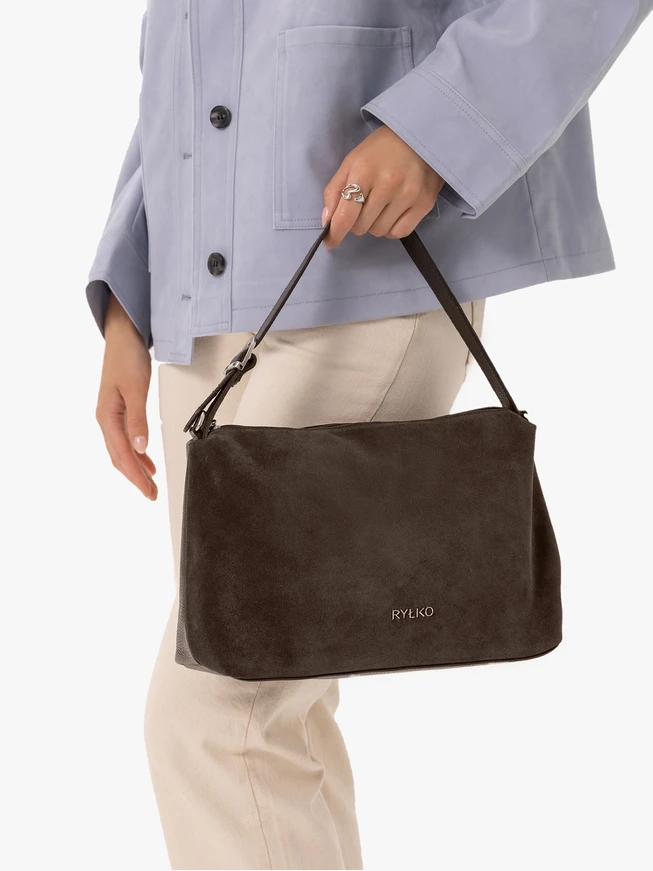 Brown medium-sized handbag