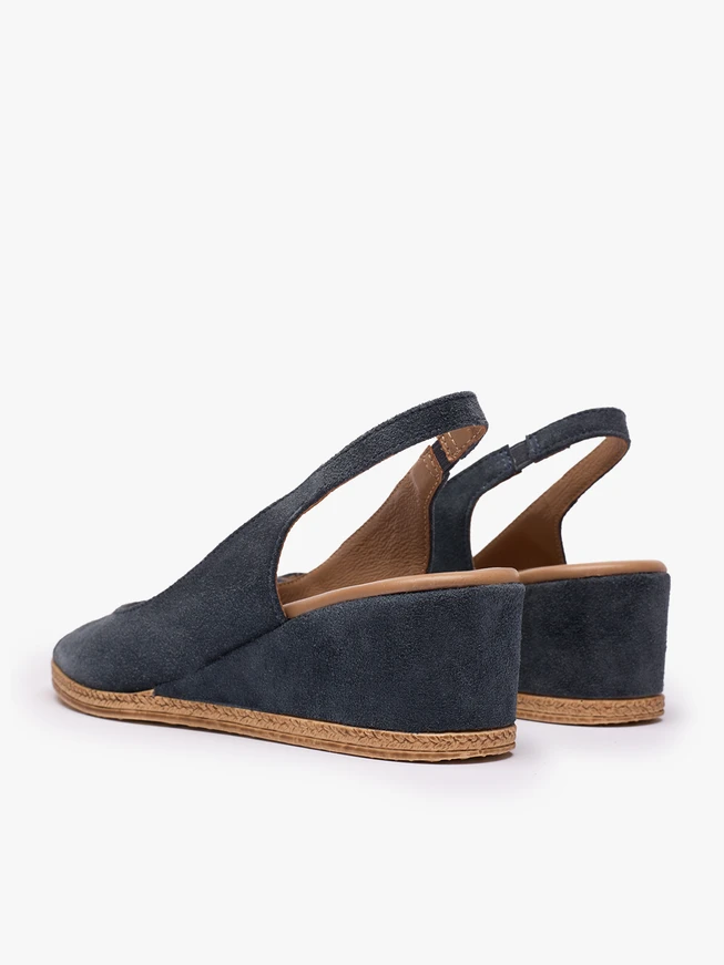 Marineblaue Plateausandalen