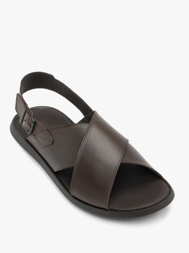 Dunkelbraune Sandalen aus genarbtem Leder