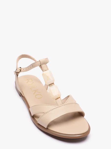 Cremefarbene flache Sandalen mit Verzierung
