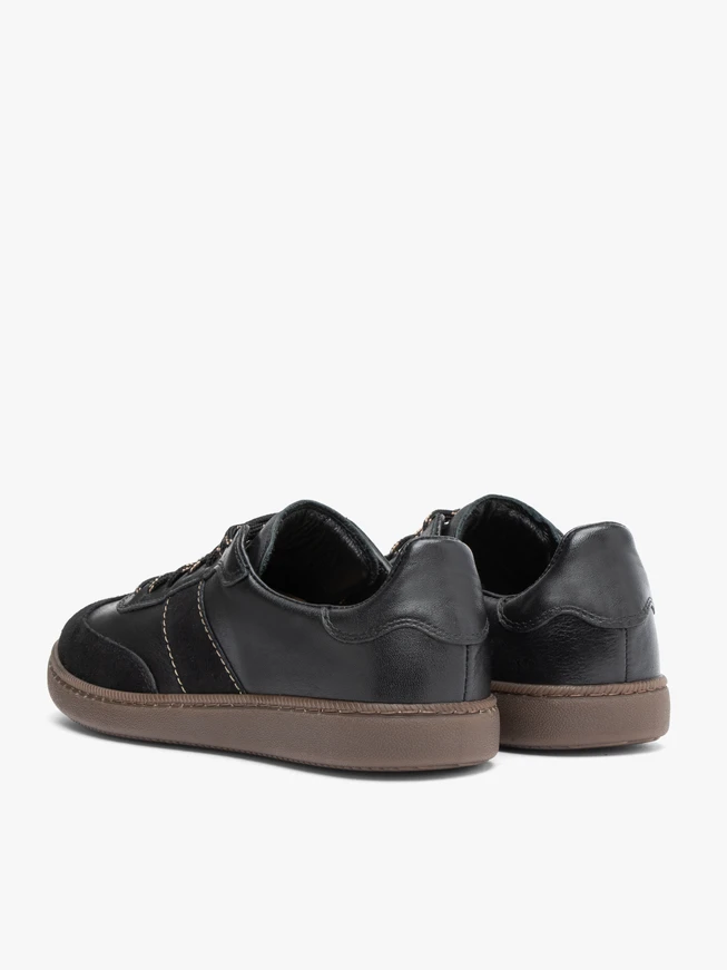 Schwarze sportliche Schnürhalbschuhe