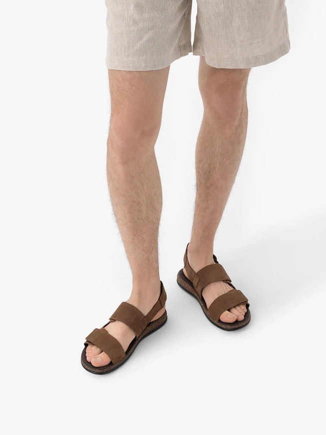 Braune Klettsandalen