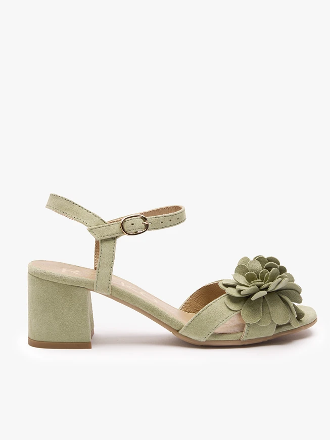 Hellgrüne Blumen-Sandalen mit Absatz