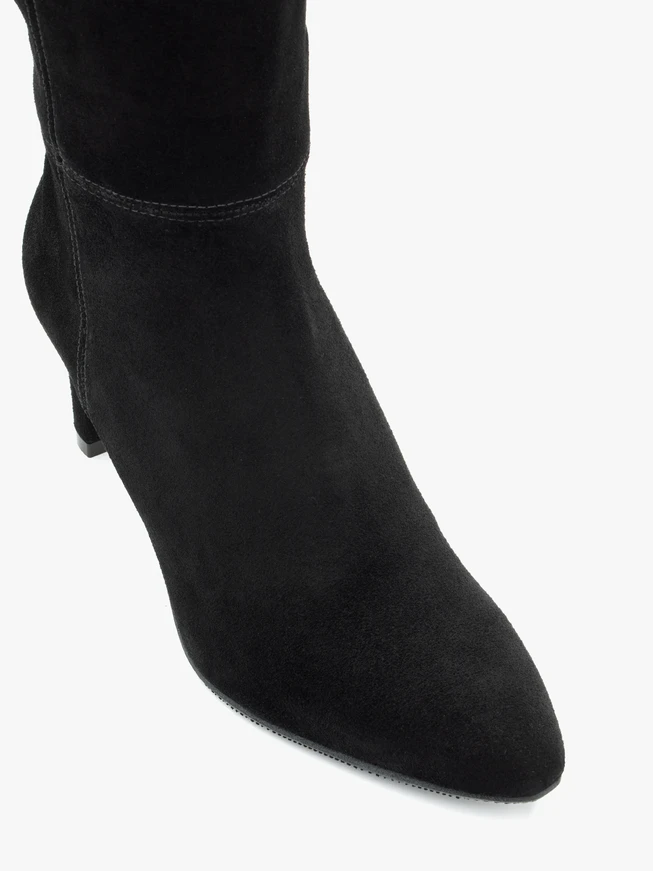 Schwarze Stiefel mit schmalem Schaft
