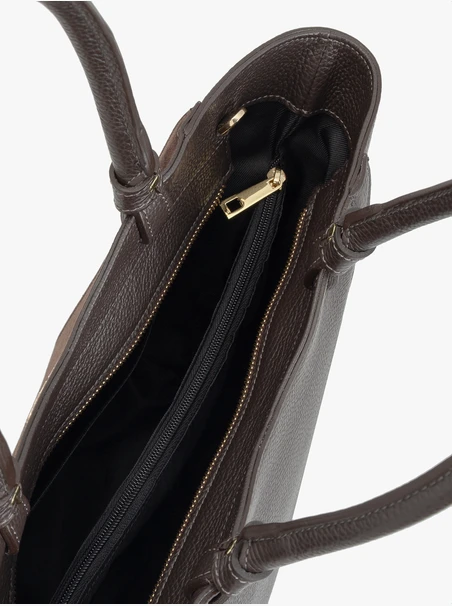 Braune mittelgroße Handtasche