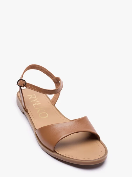Rote flache Sandalen