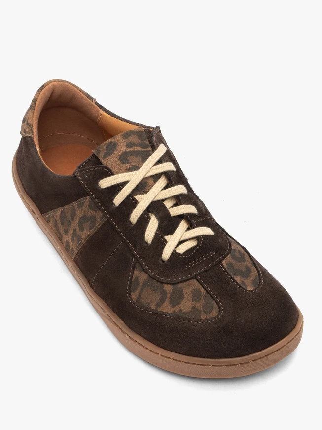 Halbschuhe aus braunem Velours und foliertem Leder