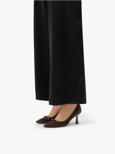 Dark brown bow pumps