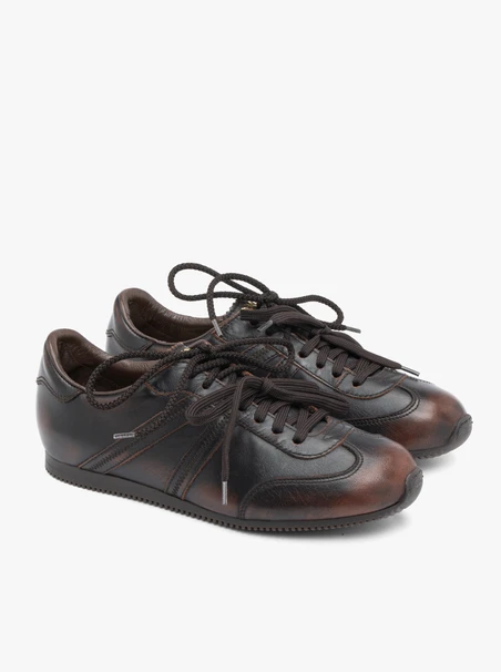 Schattierte Sporthalbschuhe