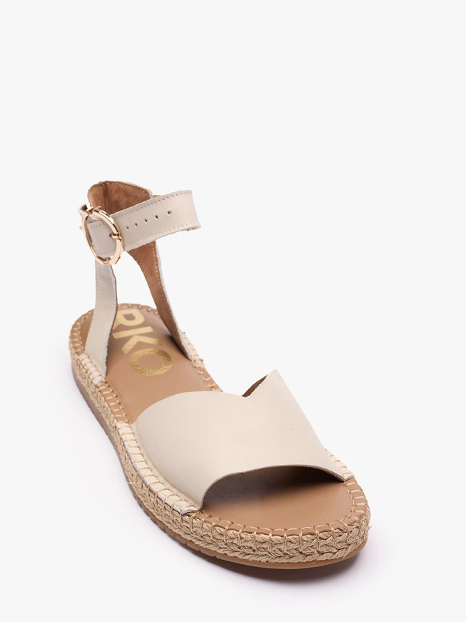 Flache Sandalen in Creme