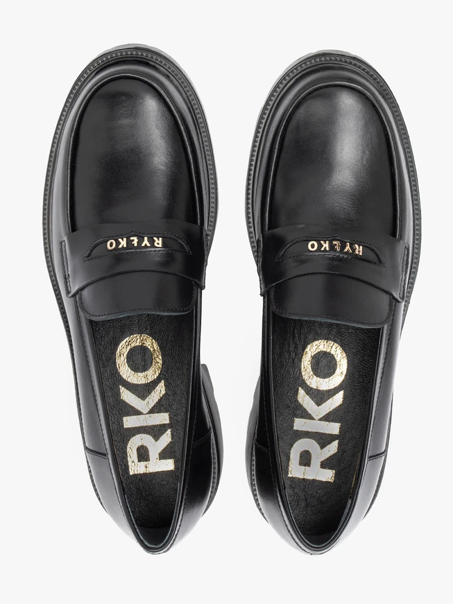 Black half-boots with trapper bottom