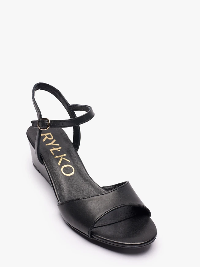 Schwarze Plateausandalen