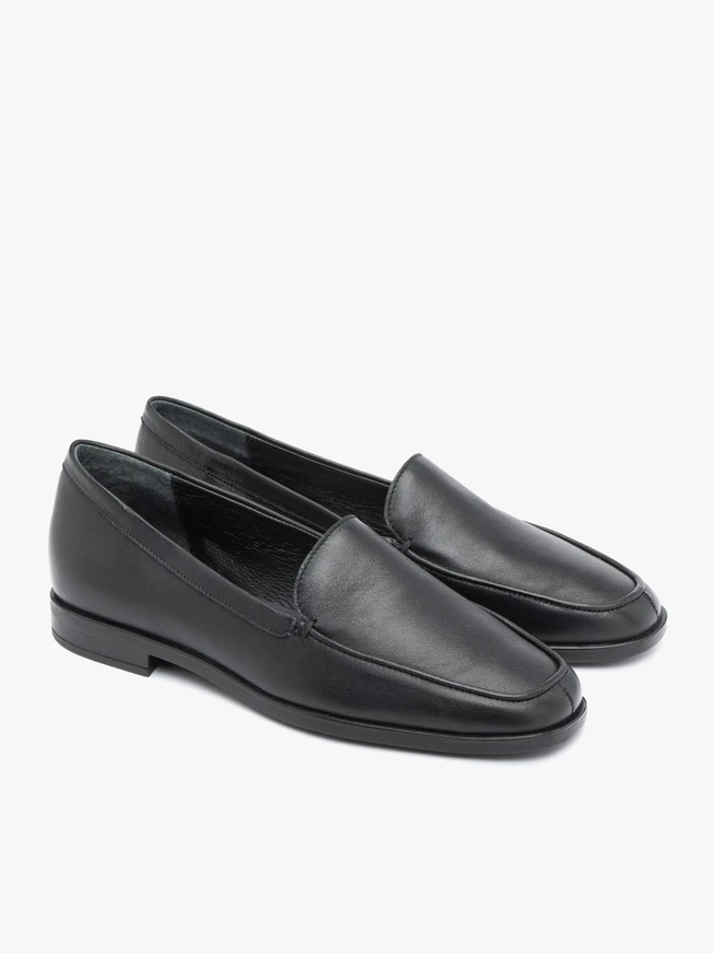 Black elegant grain leather moccasins