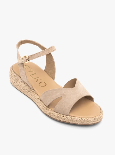 Beigefarbene Sandalen mit Schnürboden