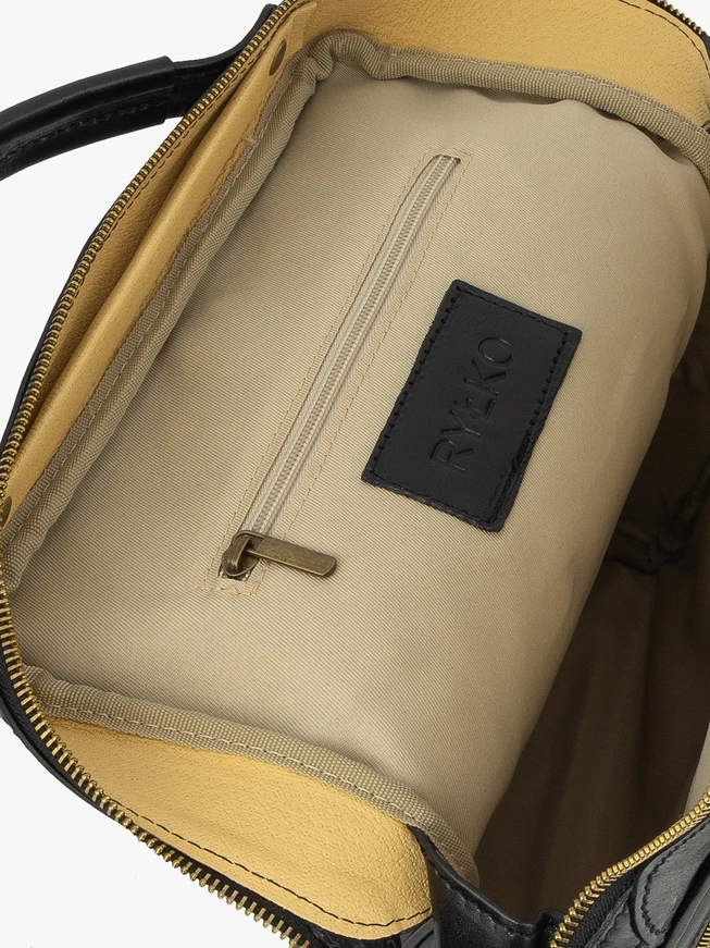 A4-Rucksack aus schwarzem Leder