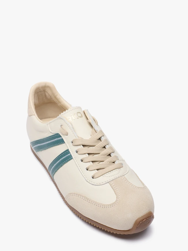 Cremefarbene Sporthalbschuhe mit türkisem Streifen