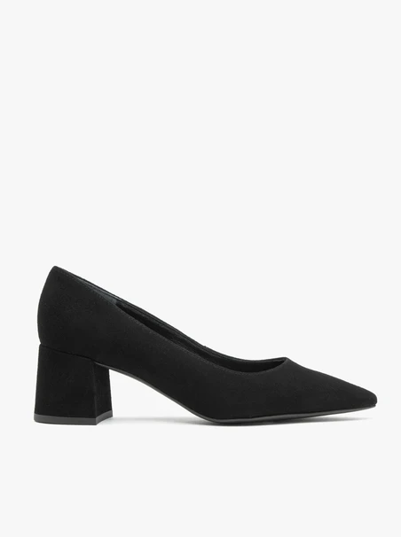 Black velour leather pumps on a block