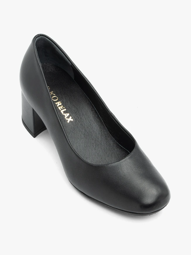 Schwarze Pumps aus Vollnarbenleder mit Stilettoabsatz
