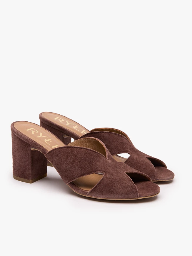 Flip-Flops mit braunem Absatz