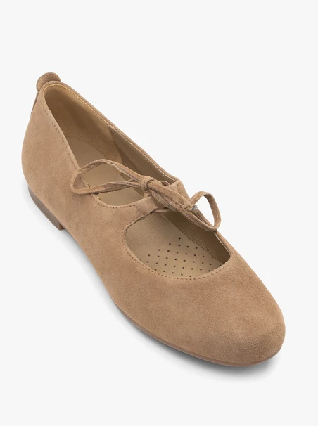 Hellbraune Schnür-Ballerinas