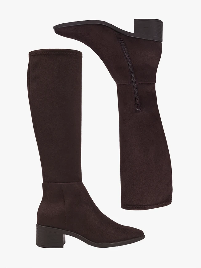 Dunkelbraune, elastische Stiefel